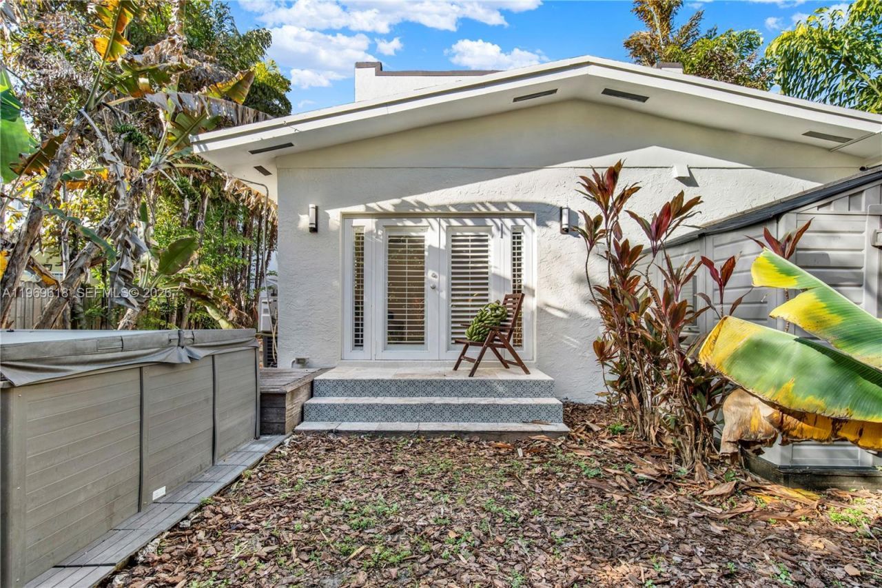 2006 SW 12th St, Miami, FL 33135 Photo