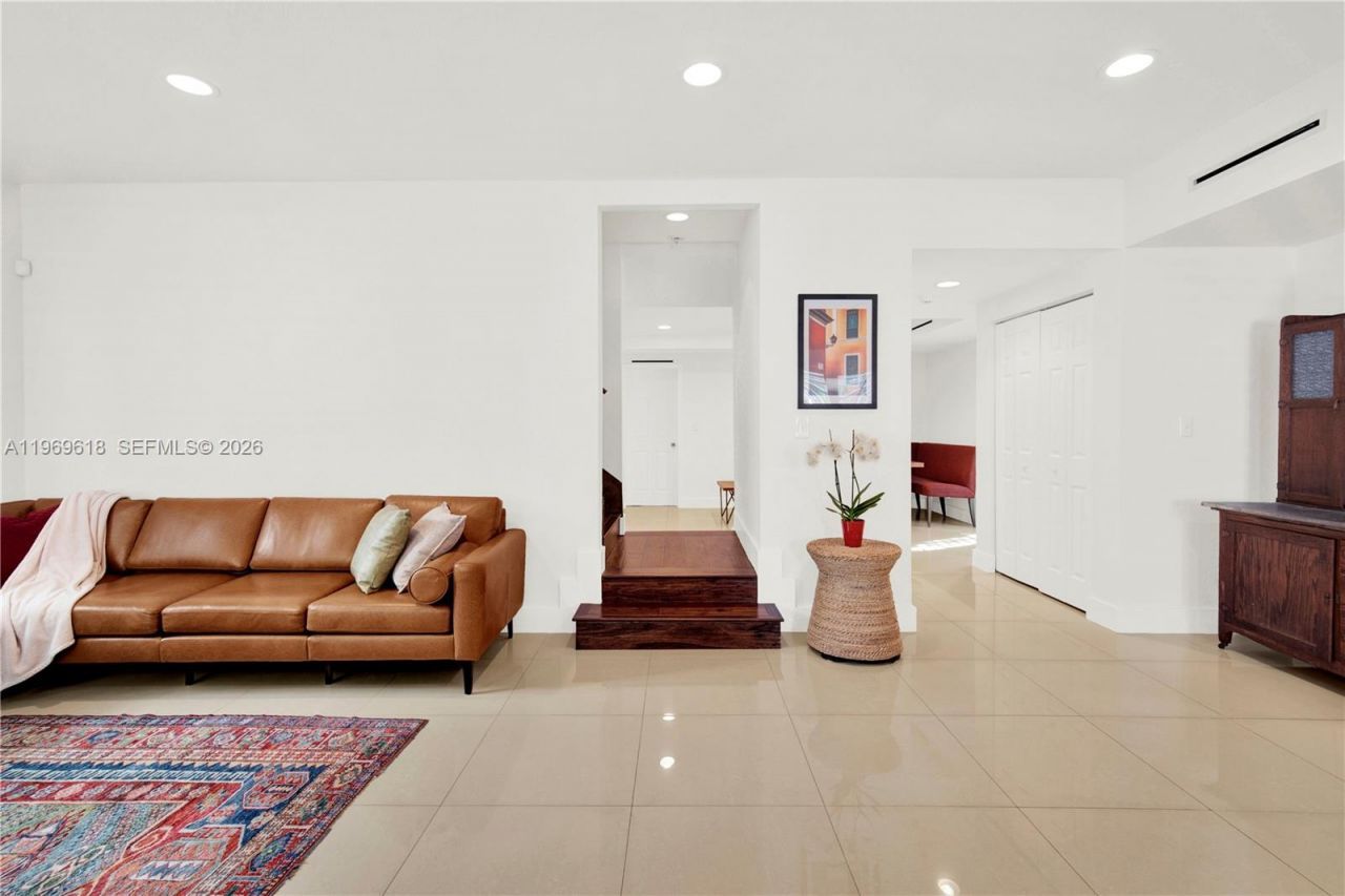 2006 SW 12th St, Miami, FL 33135 Photo