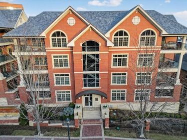 4937 WYANDOTTE Street, Unit 400, Kansas City, MO 64112