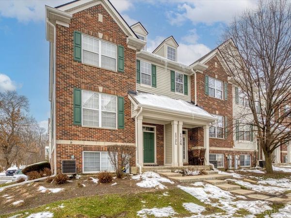 172 N East River Road, Unit L, Des Plaines, IL 60016