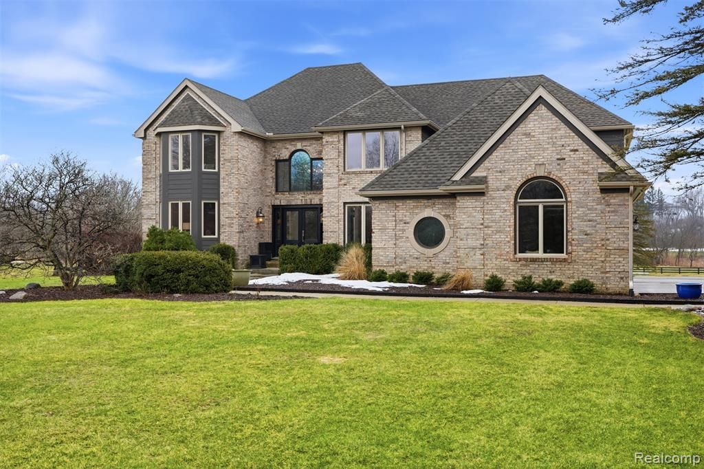 7400 Dutch Road, Goodrich Vlg, MI 48438 Main Photo