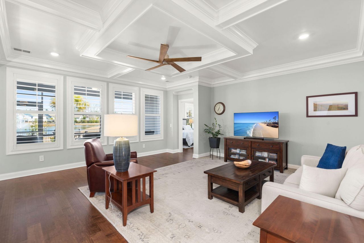 649 Chigwell Springs Lane Photo 12