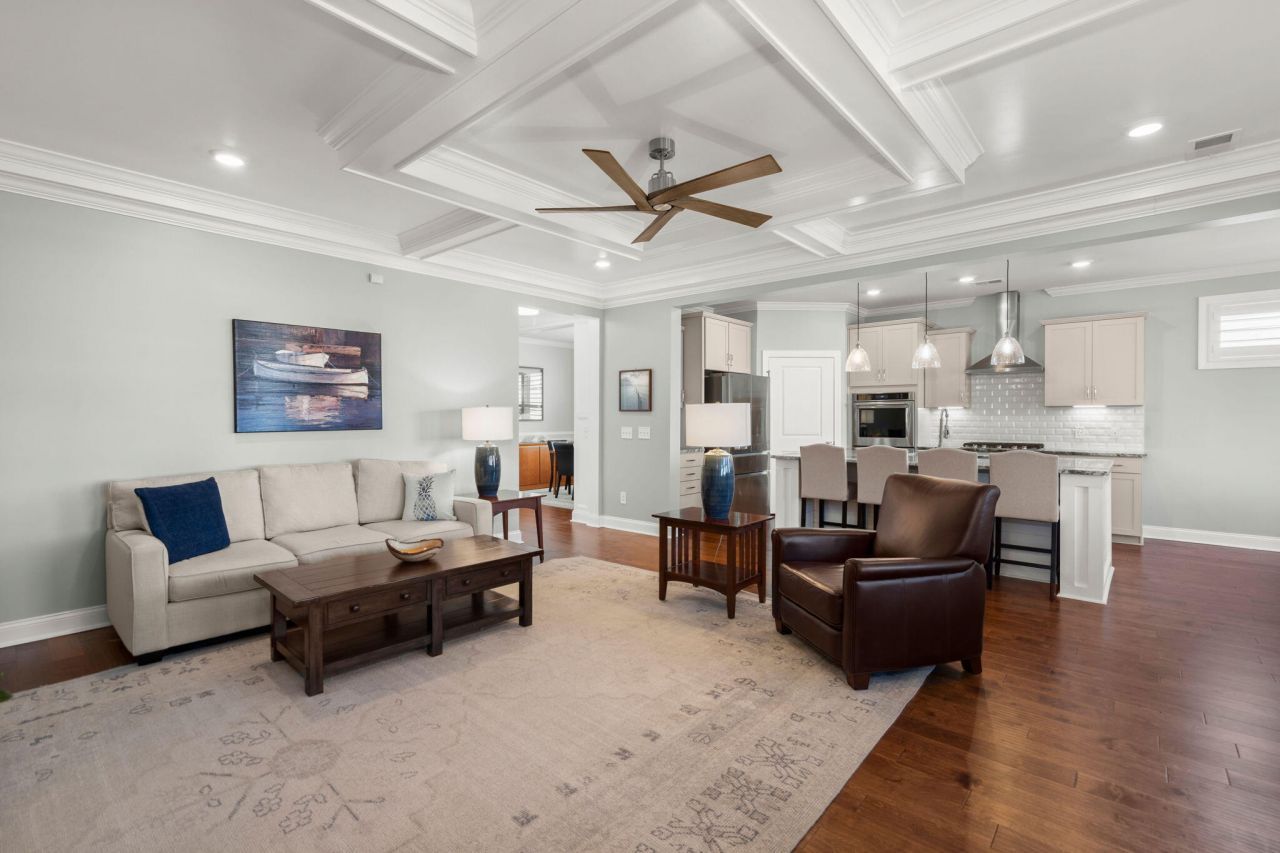 649 Chigwell Springs Lane Photo 14