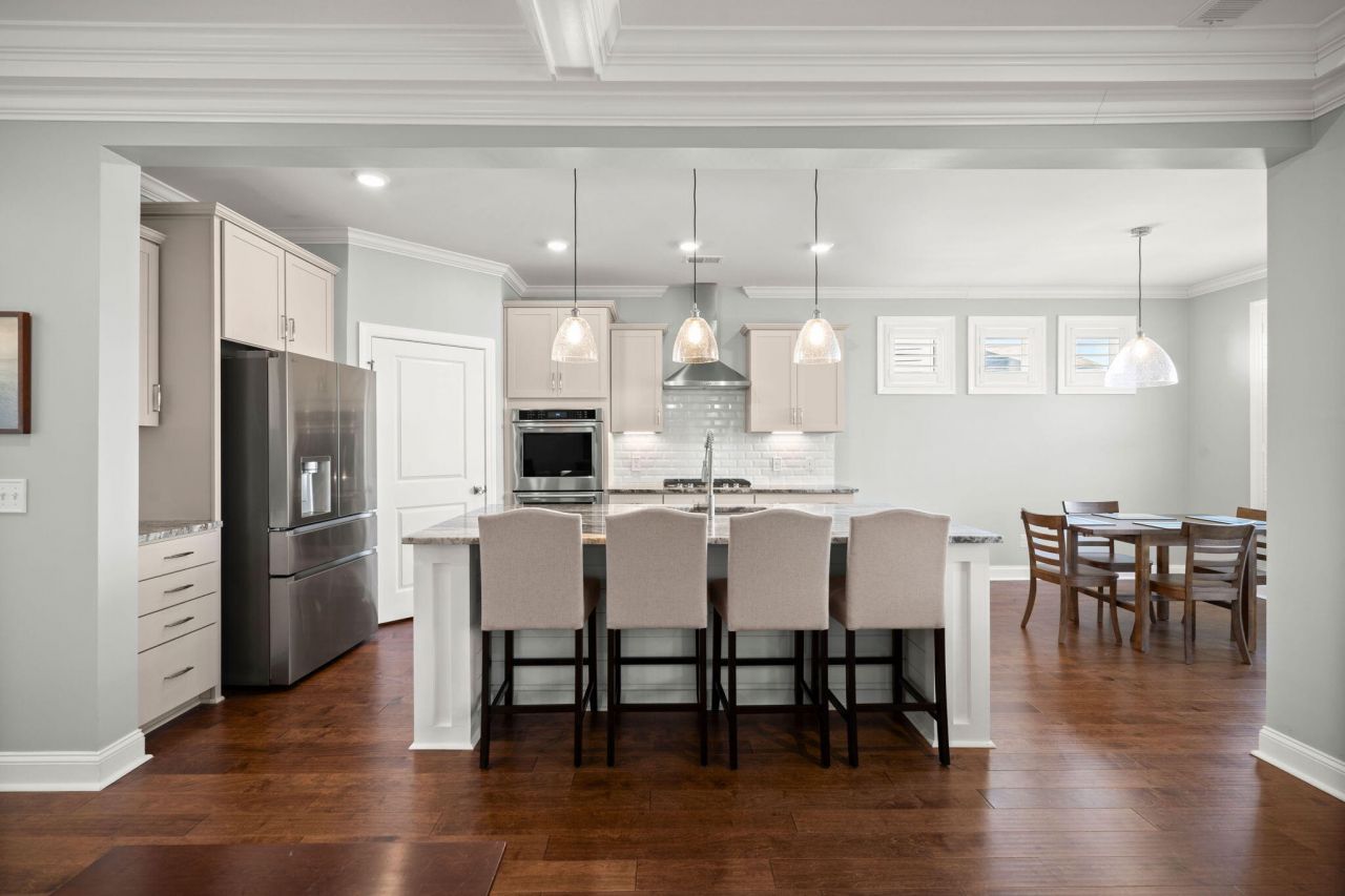 649 Chigwell Springs Lane Photo 16