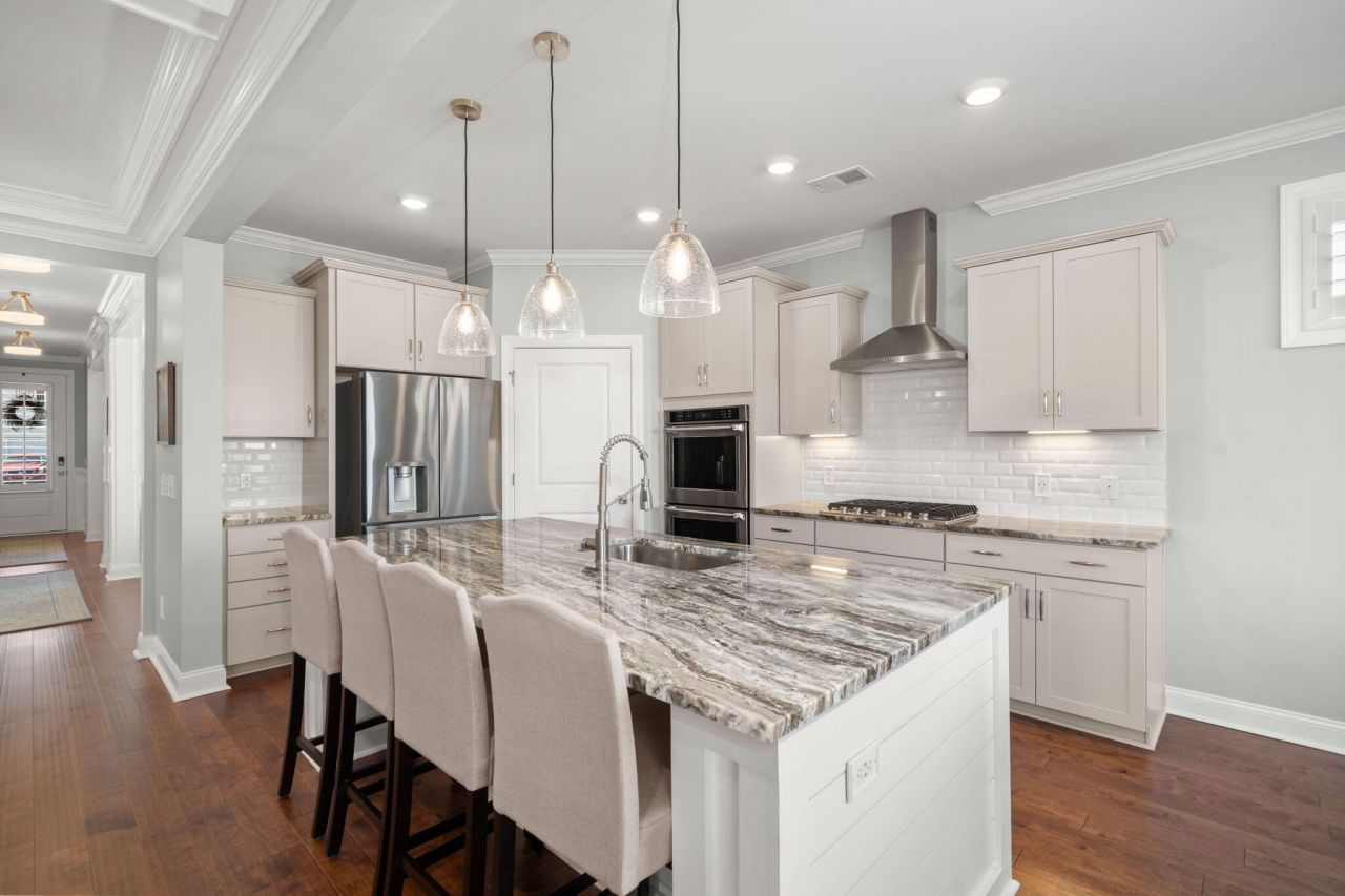 649 Chigwell Springs Lane Photo 16