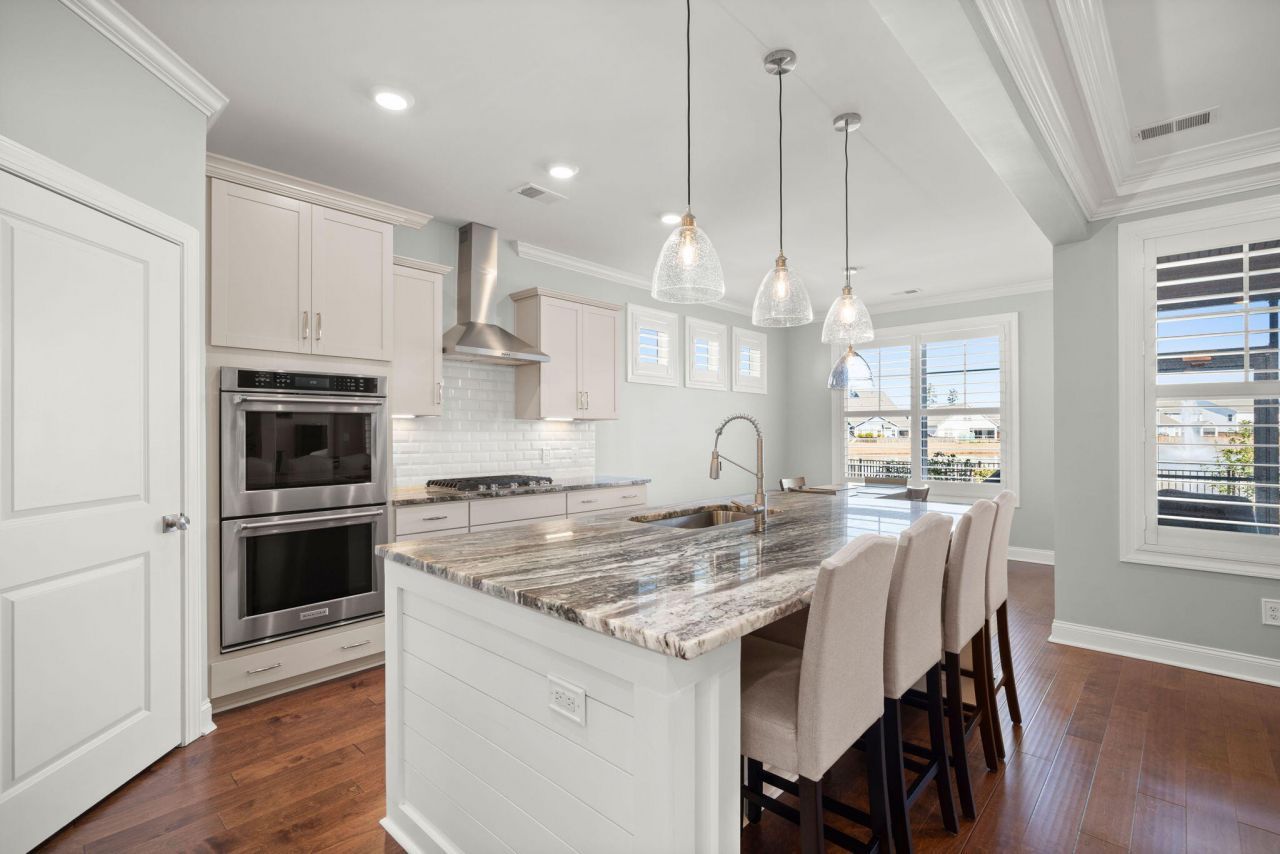 649 Chigwell Springs Lane Photo 17