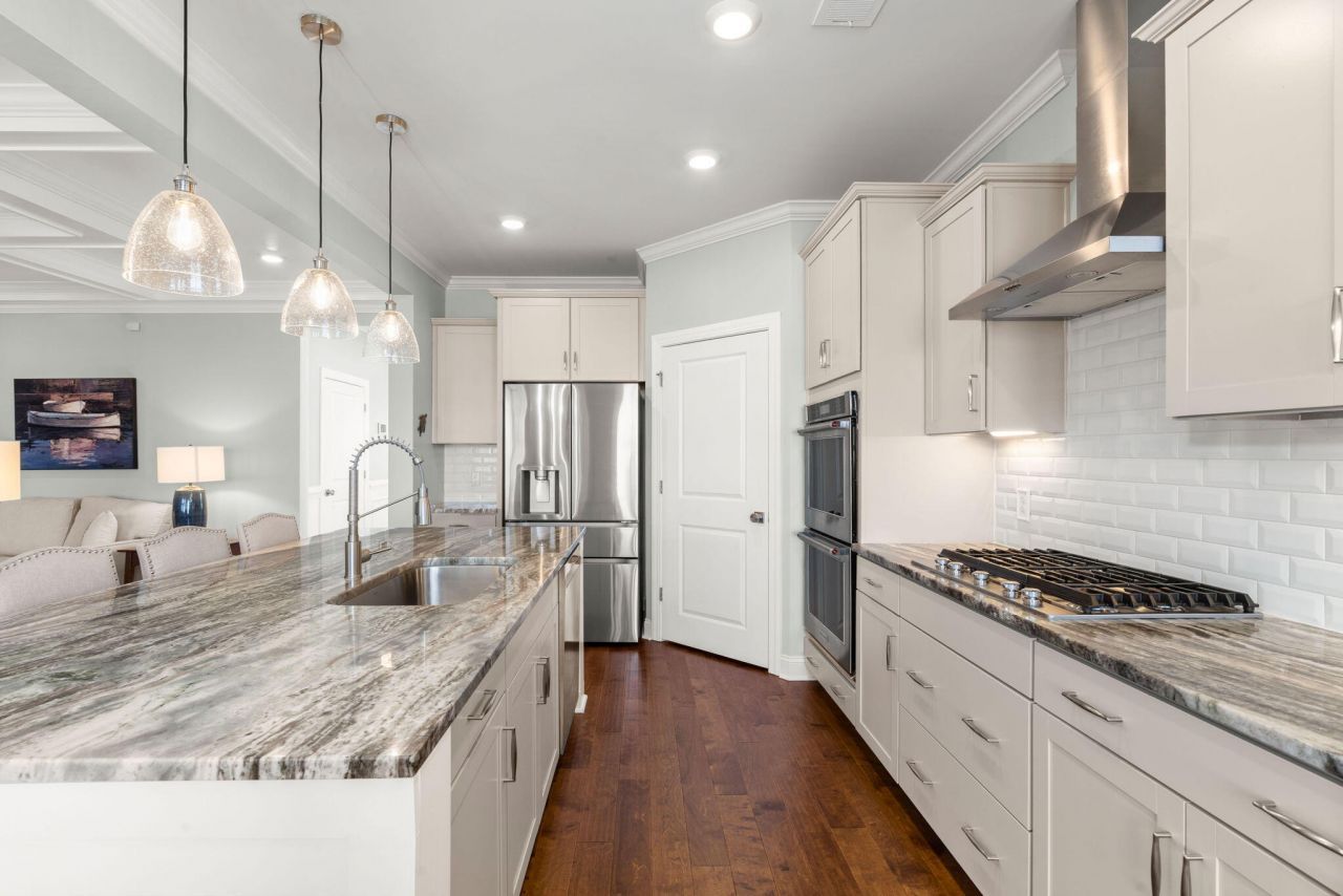 649 Chigwell Springs Lane Photo 19