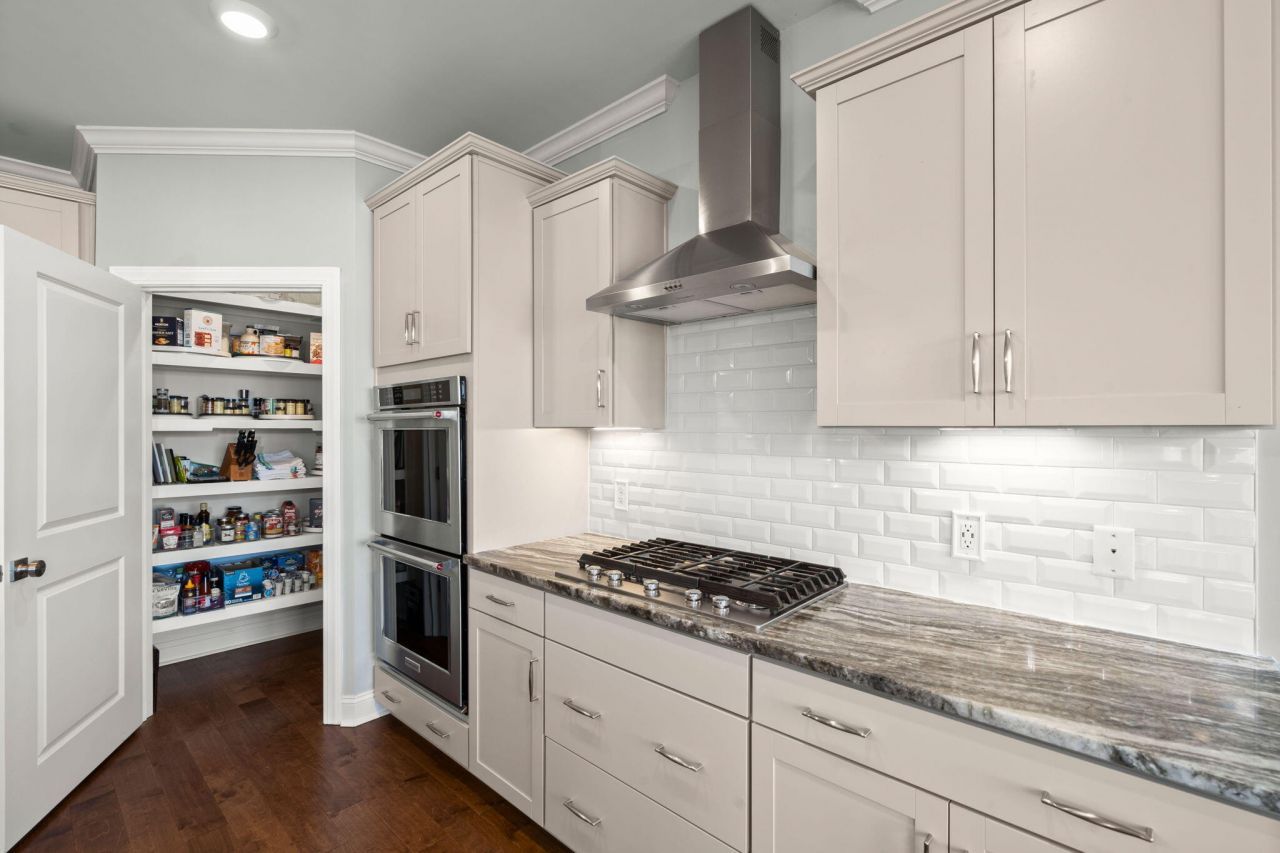 649 Chigwell Springs Lane Photo 20