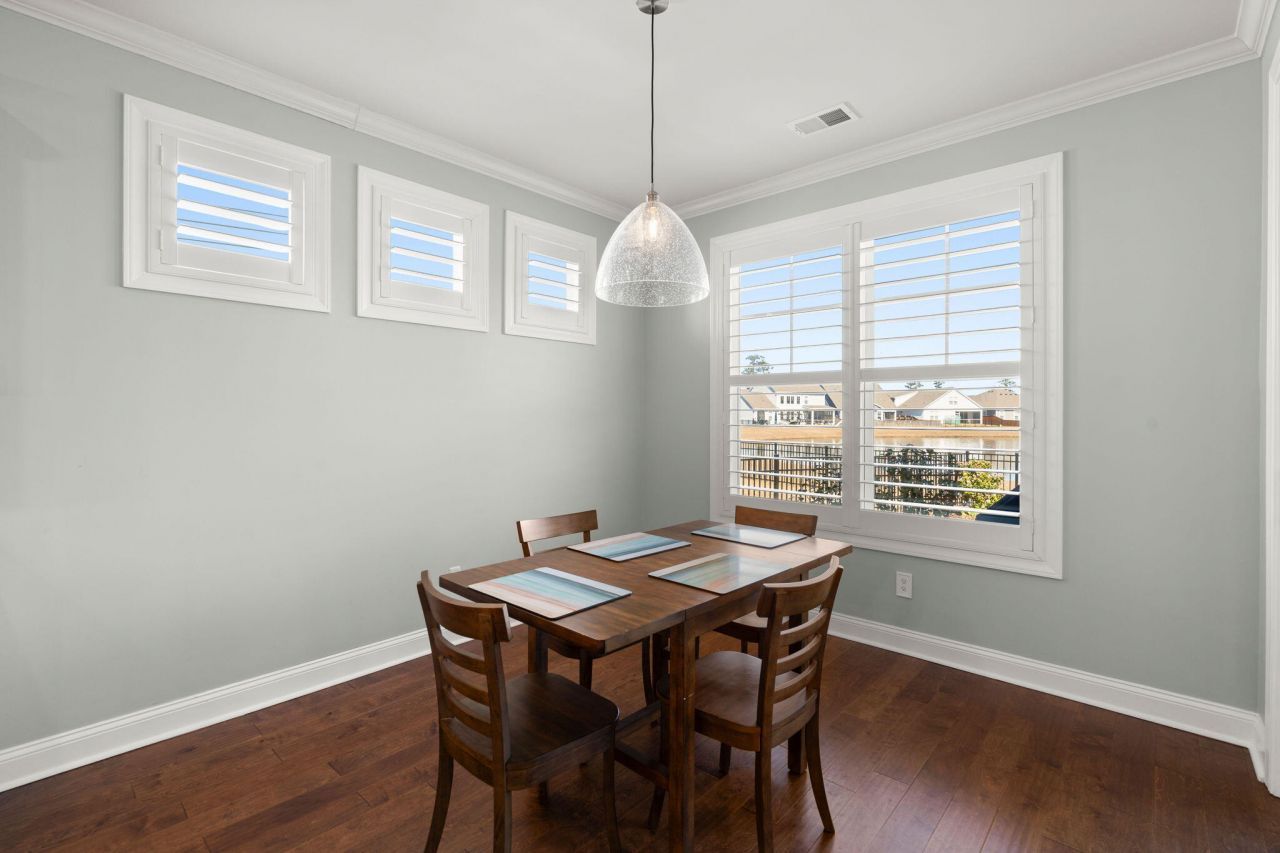 649 Chigwell Springs Lane Photo 23