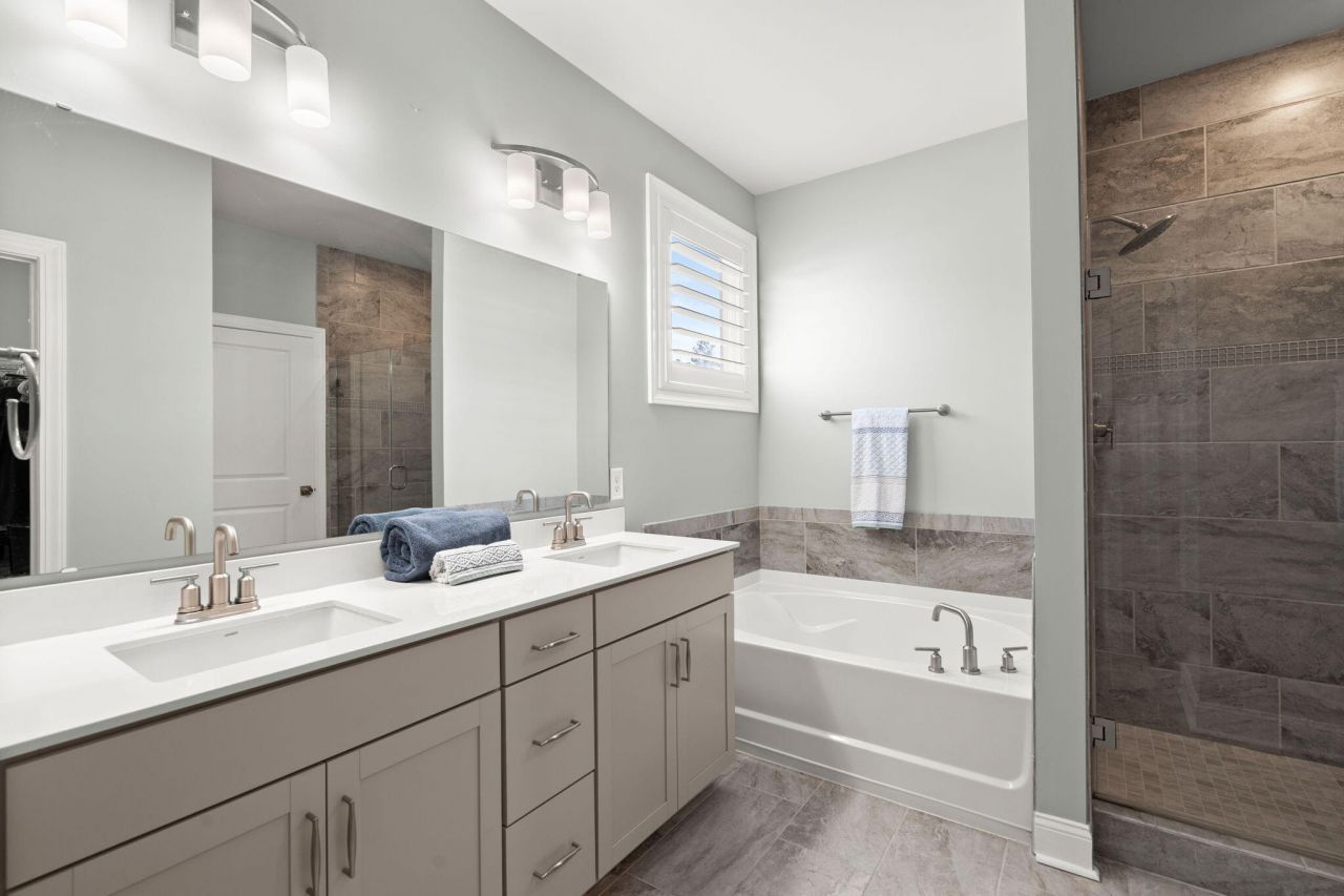 649 Chigwell Springs Lane Photo 28