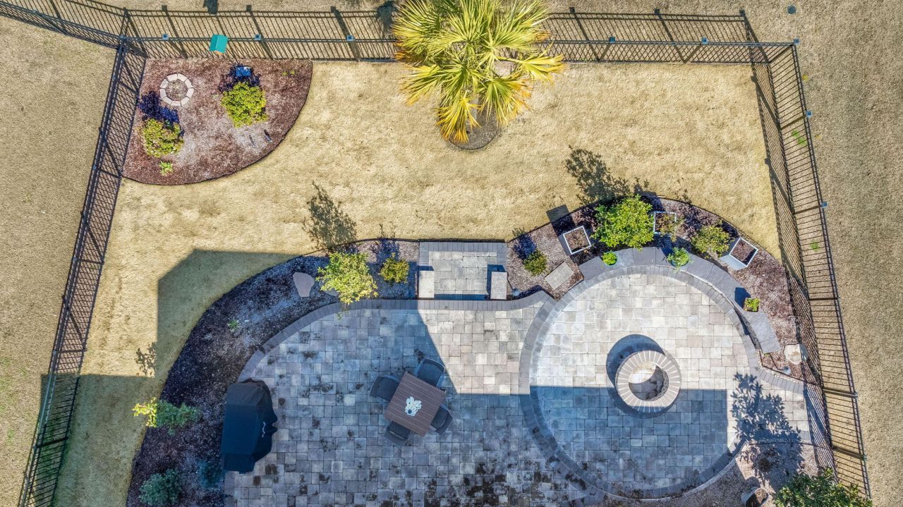 649 Chigwell Springs Lane Photo 4