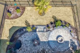 649 Chigwell Springs Lane photo 4