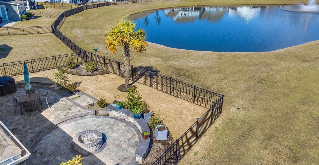 649 Chigwell Springs Lane Photo 4