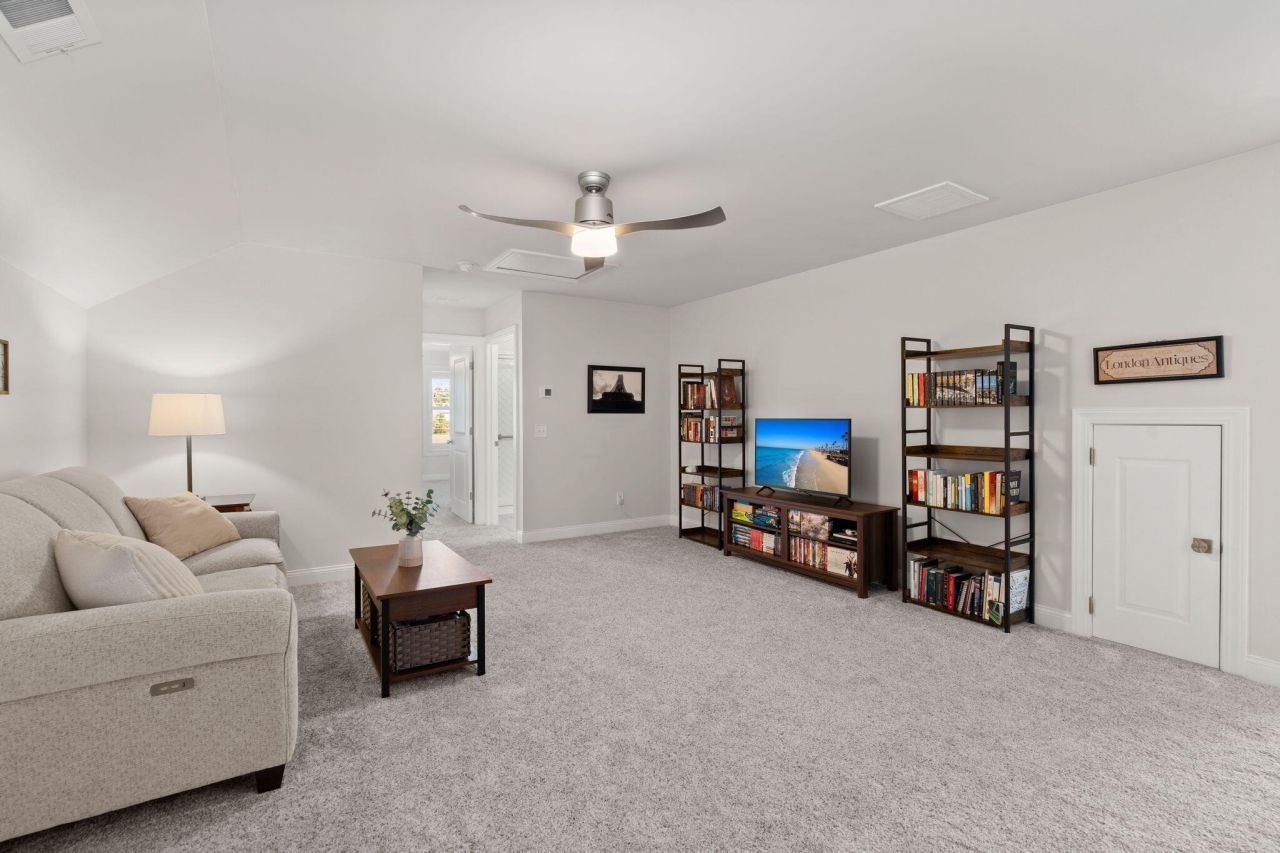 649 Chigwell Springs Lane Photo 40