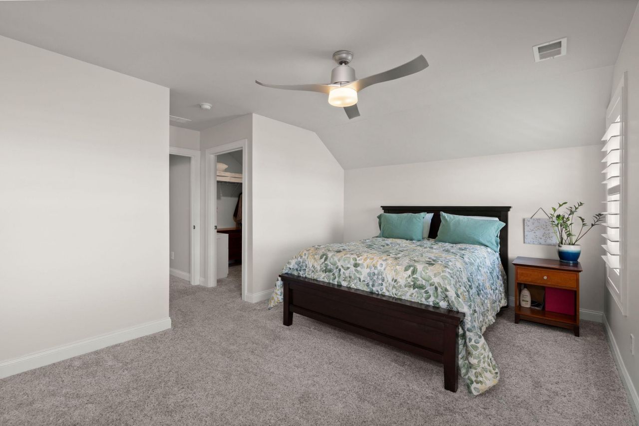 649 Chigwell Springs Lane Photo 42