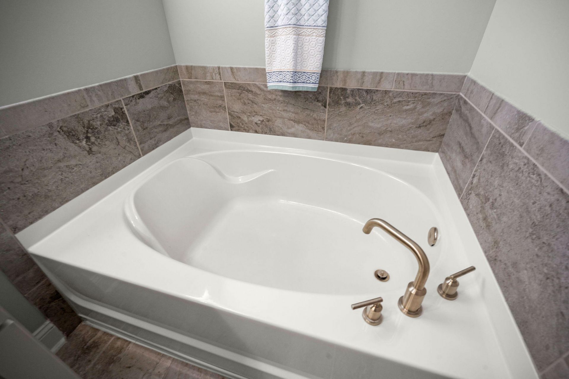 649 Chigwell Springs Lane Photo 44