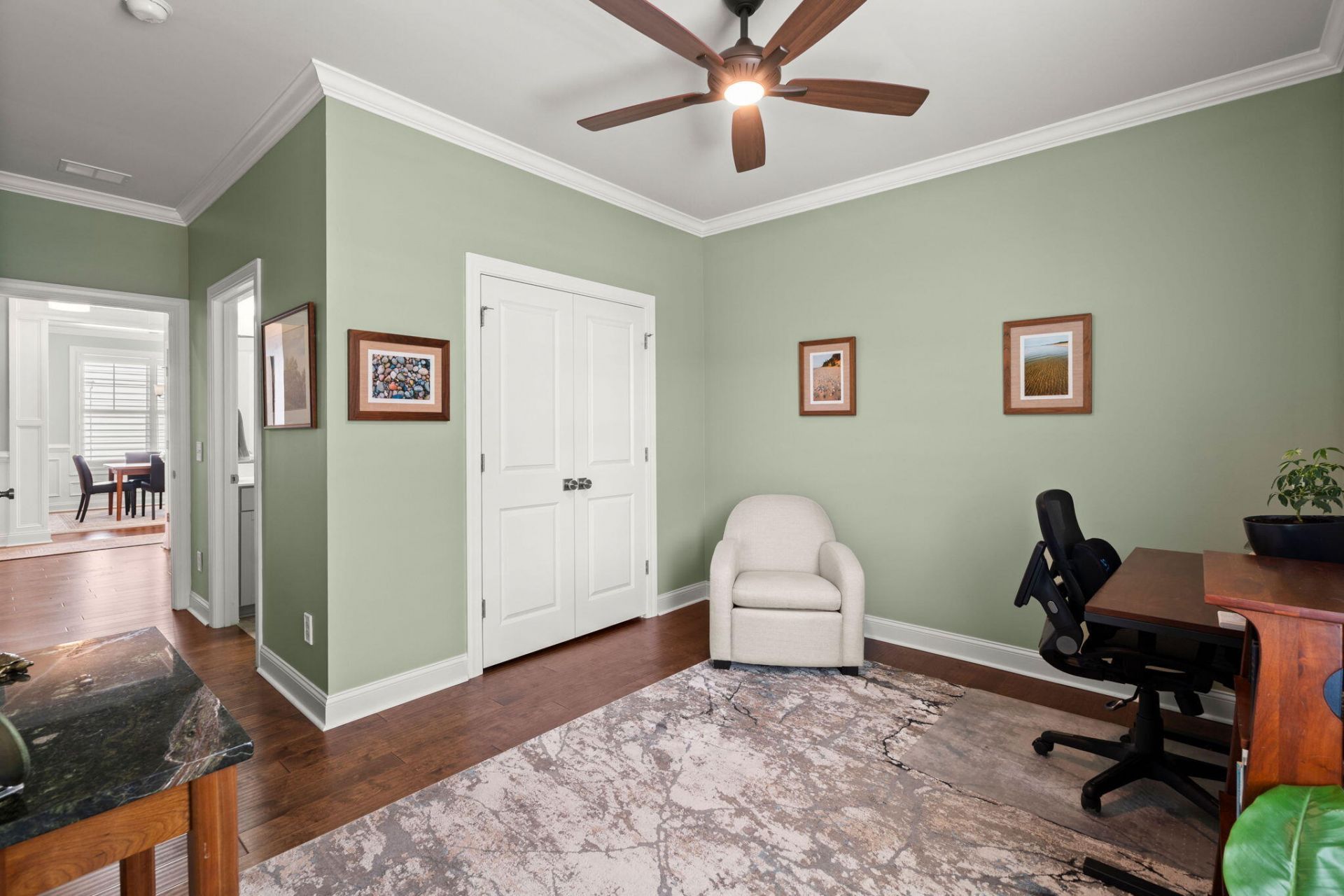 649 Chigwell Springs Lane Photo 49
