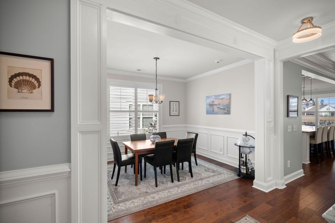 649 Chigwell Springs Lane Photo 8