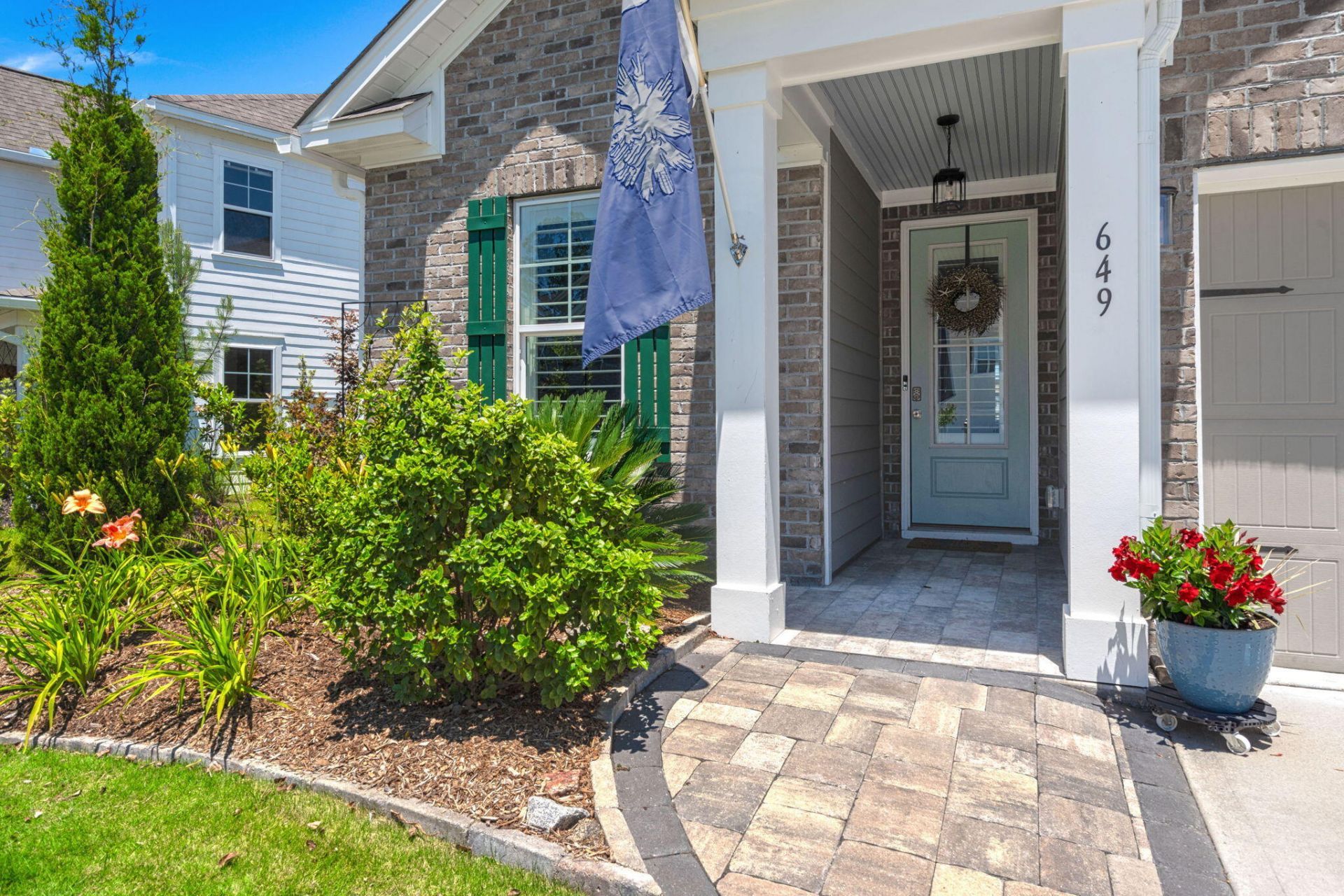649 Chigwell Springs Lane Photo 9