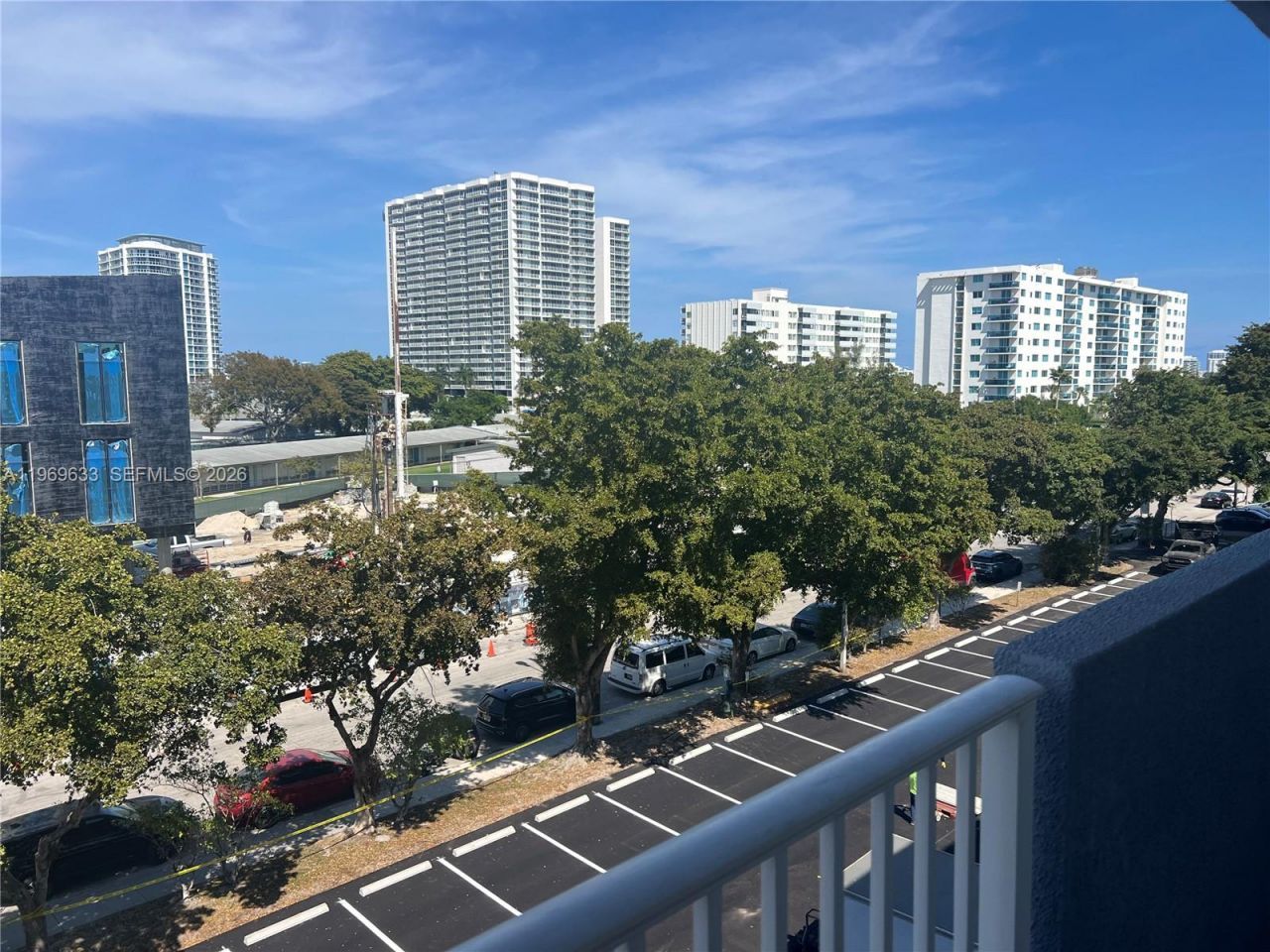 1801 S Treasure Dr, Unit 504, North Bay Village, FL 33141 Photo