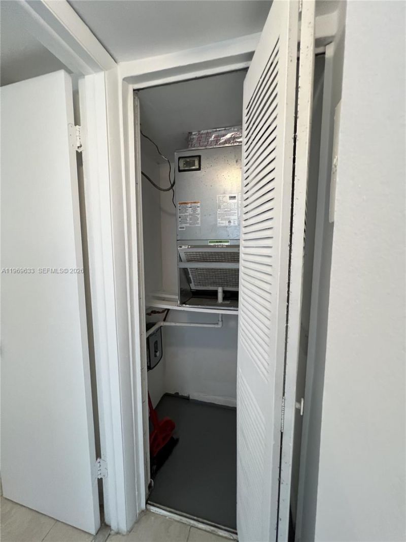 1801 S Treasure Dr, Unit 504, North Bay Village, FL 33141 Photo