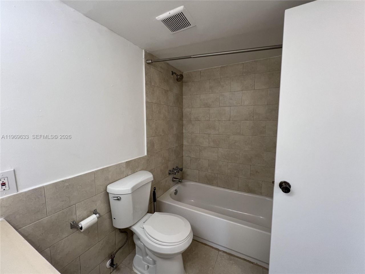 1801 S Treasure Dr, Unit 504, North Bay Village, FL 33141 Photo