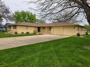 807 7th Avenue SE, Pipestone, MN 56164