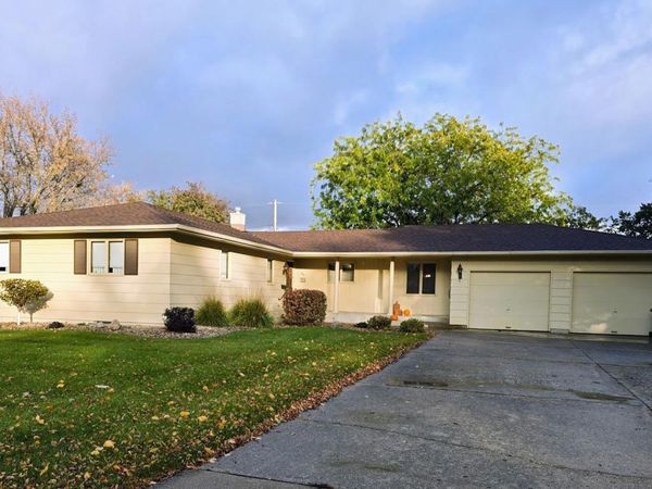 807 7th Avenue SE, Pipestone, MN 56164