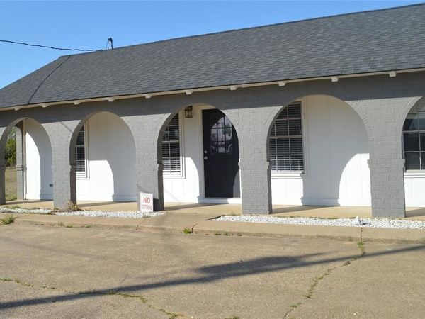 800 W Front Street , De Kalb, TX 75559