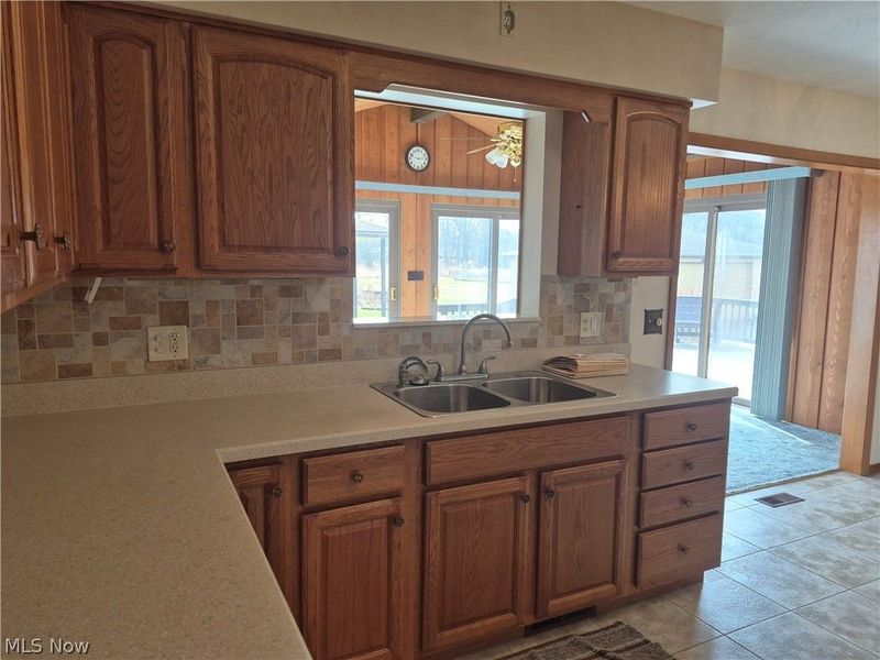 11607 Stormes Drive, Parma, OH 44130 Photo 11