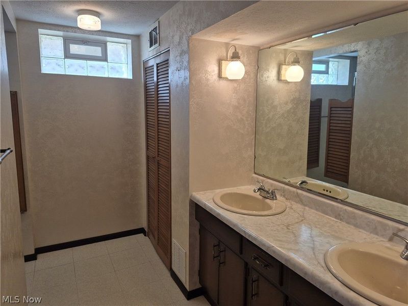 11607 Stormes Drive, Parma, OH 44130 Photo 35