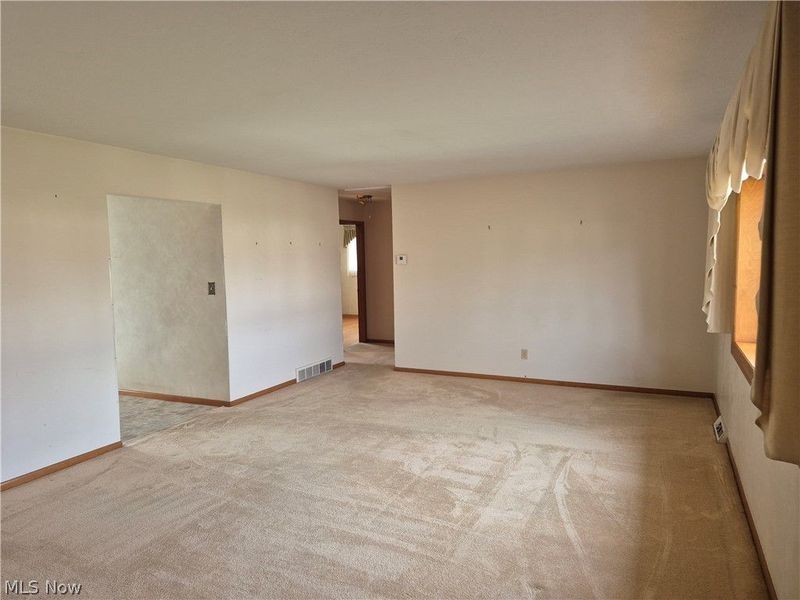 11607 Stormes Drive, Parma, OH 44130 Photo 4