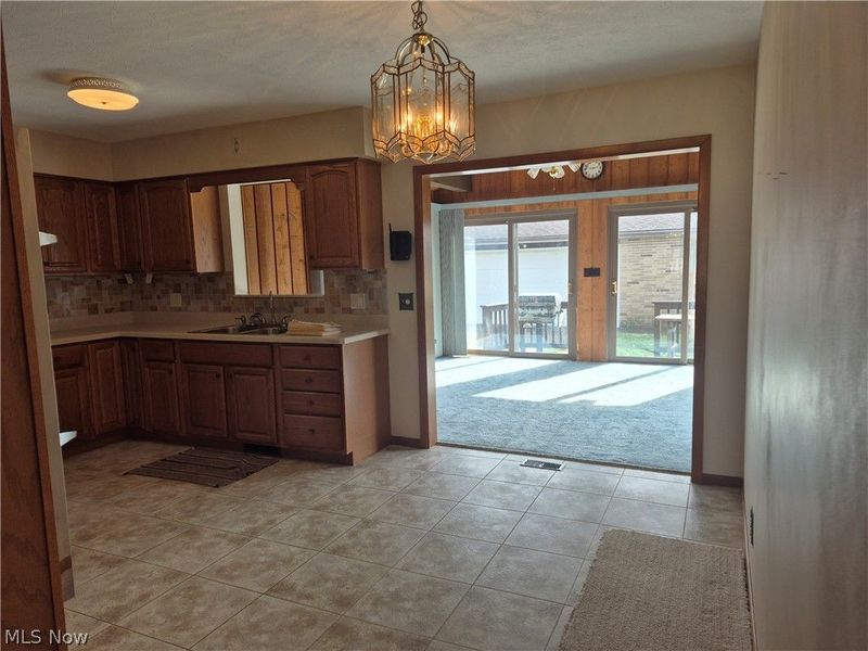 11607 Stormes Drive, Parma, OH 44130 Photo 8