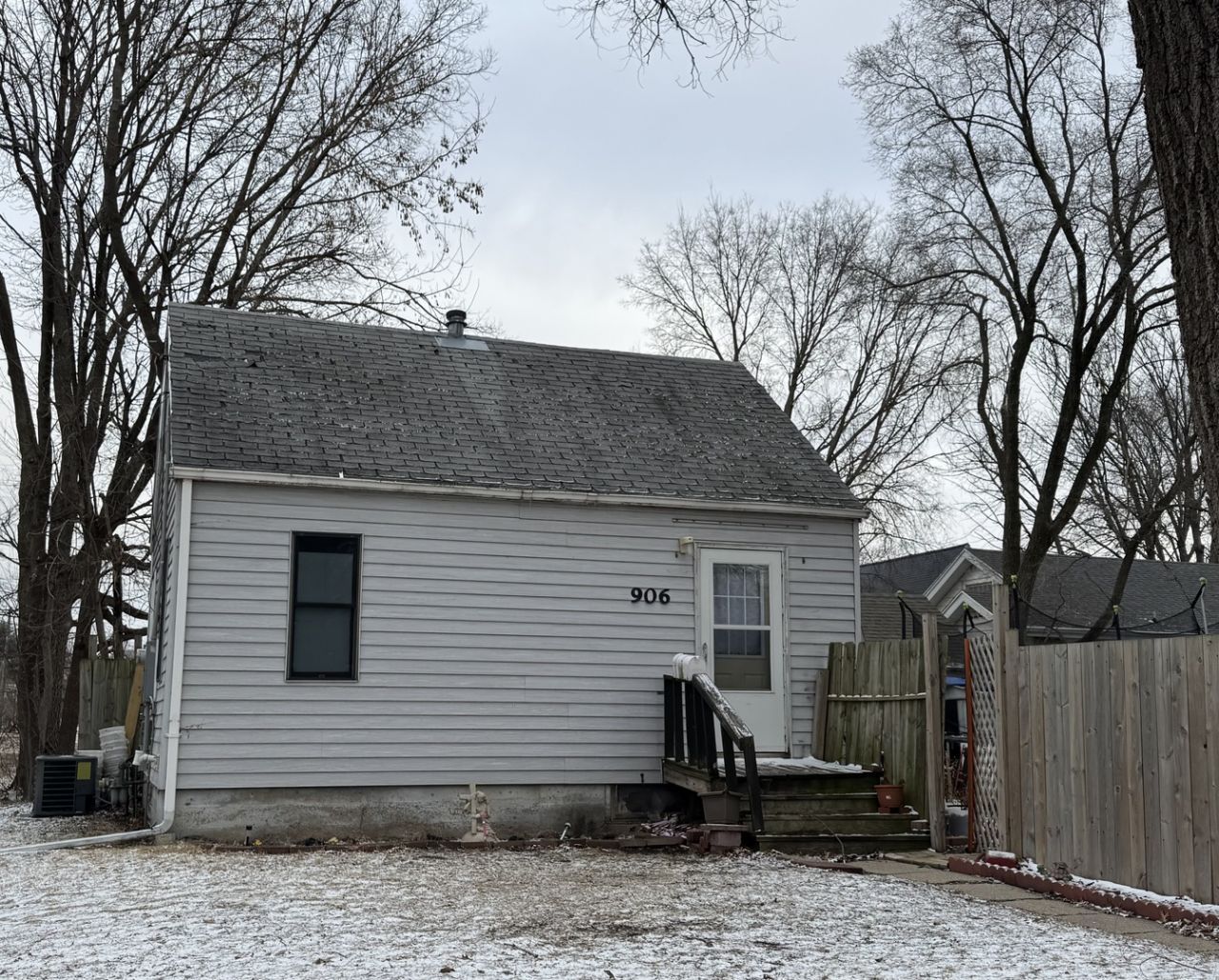 906 Avenue G, Sterling, IL 61081 Main Photo