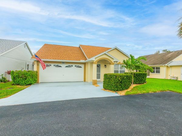 445 NW Sherry Lane, Port St. Lucie, FL 34986