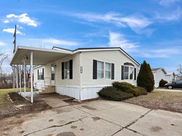 1100 Thornwood Drive SW, Unit Lot 58, Heath, OH 43056