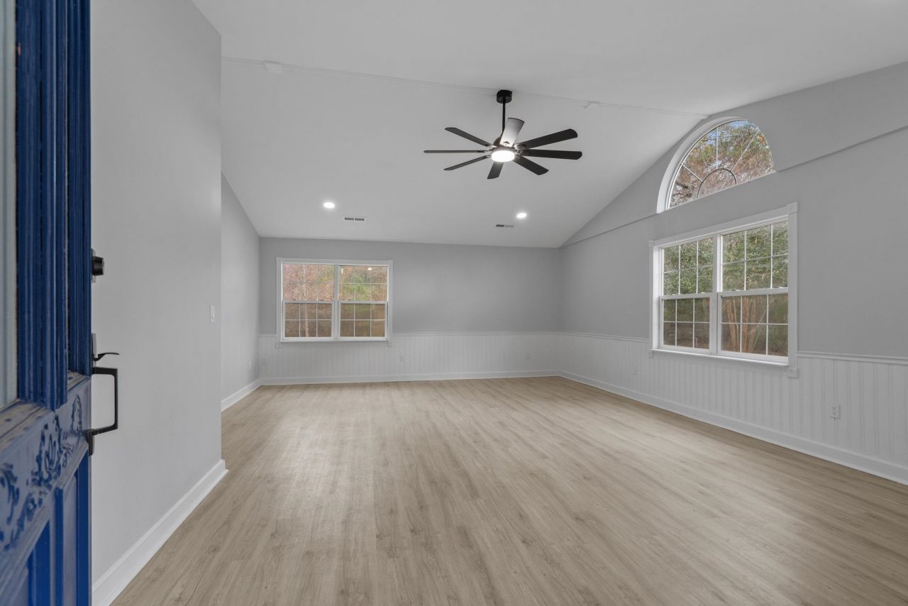2730 Cultra Rd. Photo 4