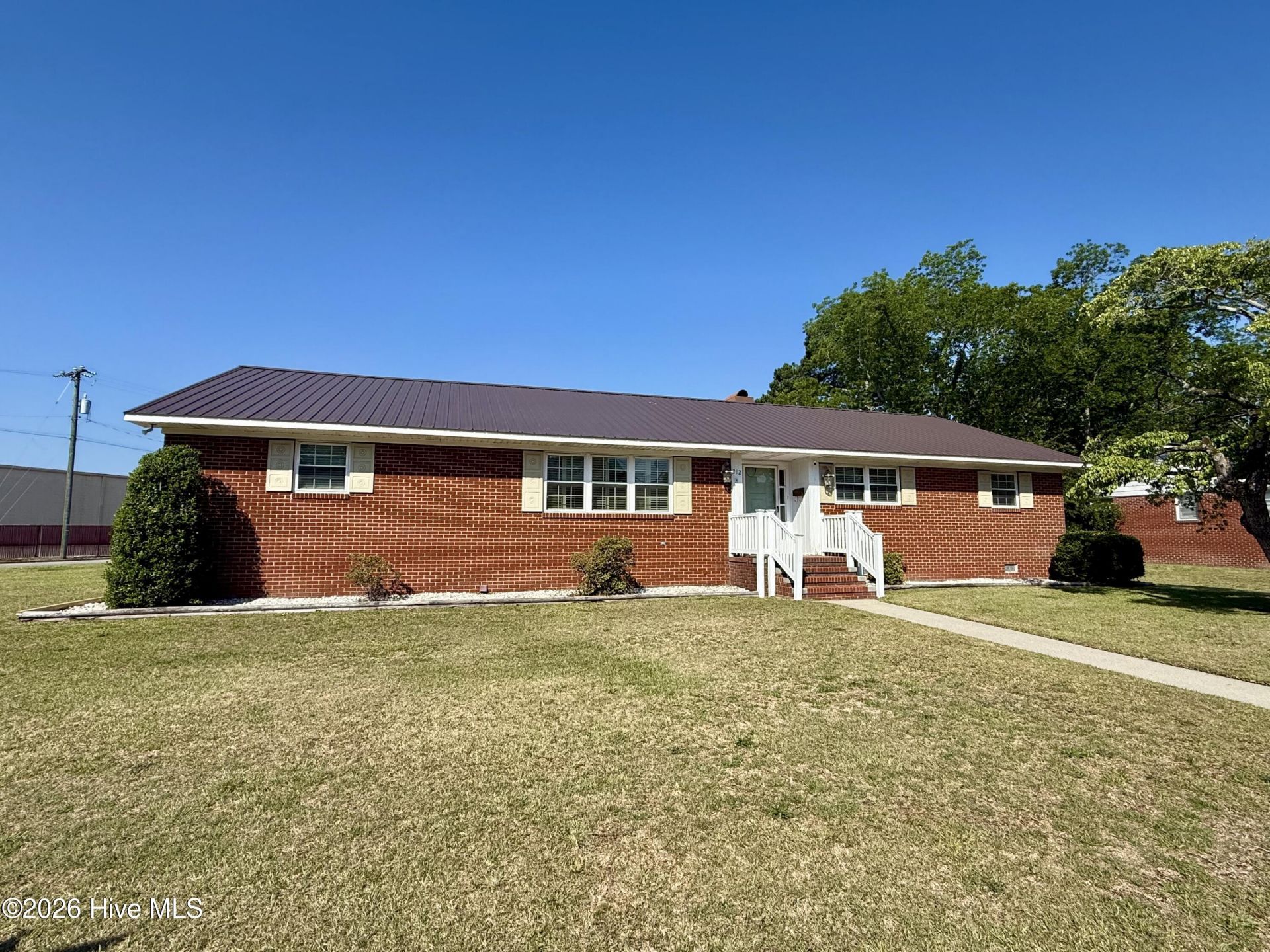 212 Sunset Drive, Williamston, NC 27892 Main Photo
