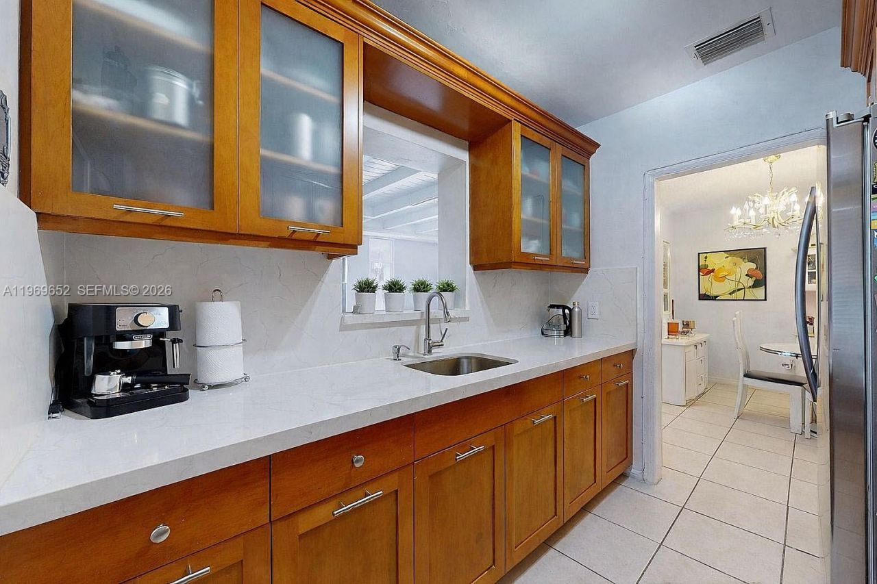 1611 SW 21st St, Miami, FL 33145 Photo