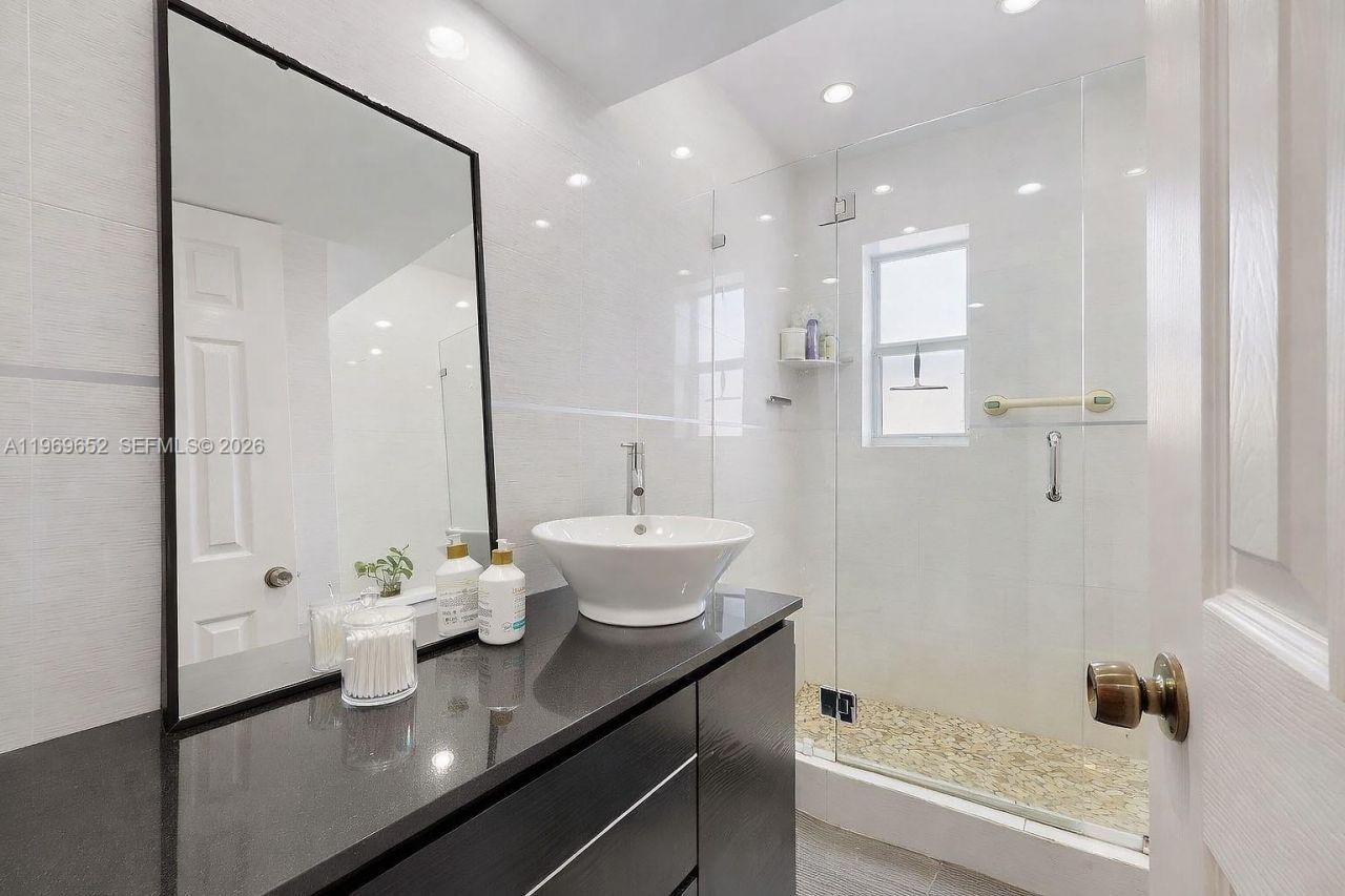 1611 SW 21st St, Miami, FL 33145 Photo