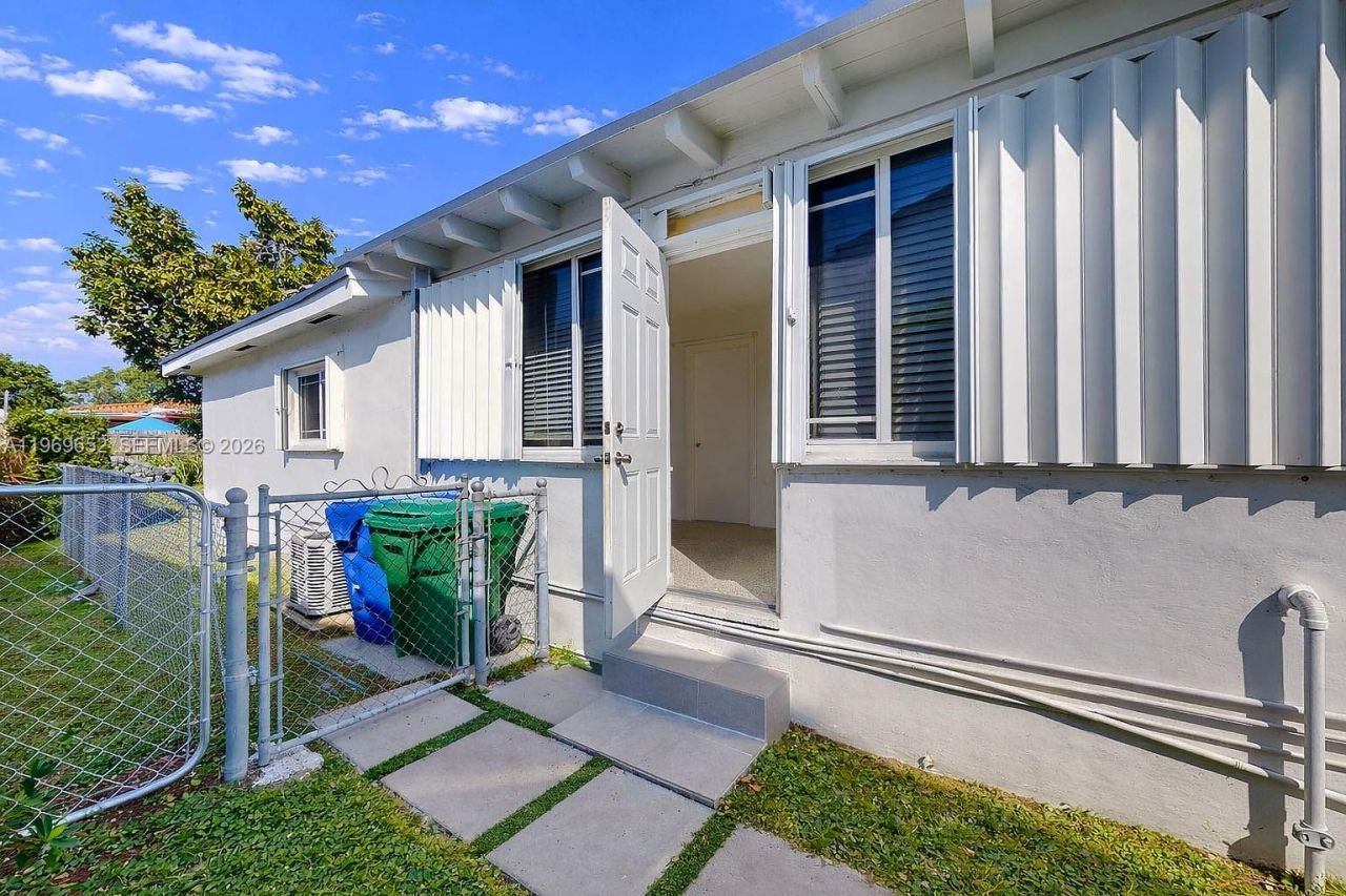 1611 SW 21st St, Miami, FL 33145 Photo