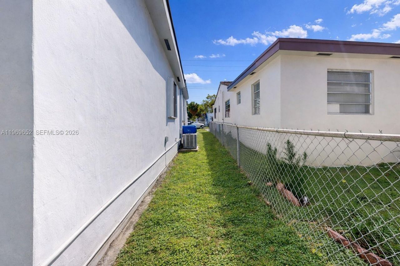 1611 SW 21st St, Miami, FL 33145 Photo