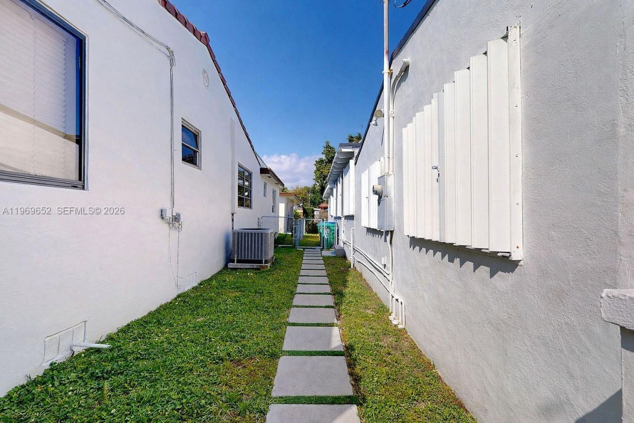 1611 SW 21st St, Miami, FL 33145 Photo