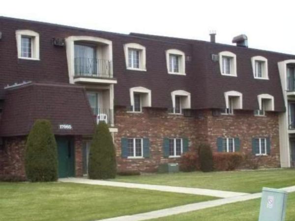 17985 Huntleigh Court, Unit 104, Country Club Hills, IL 60478