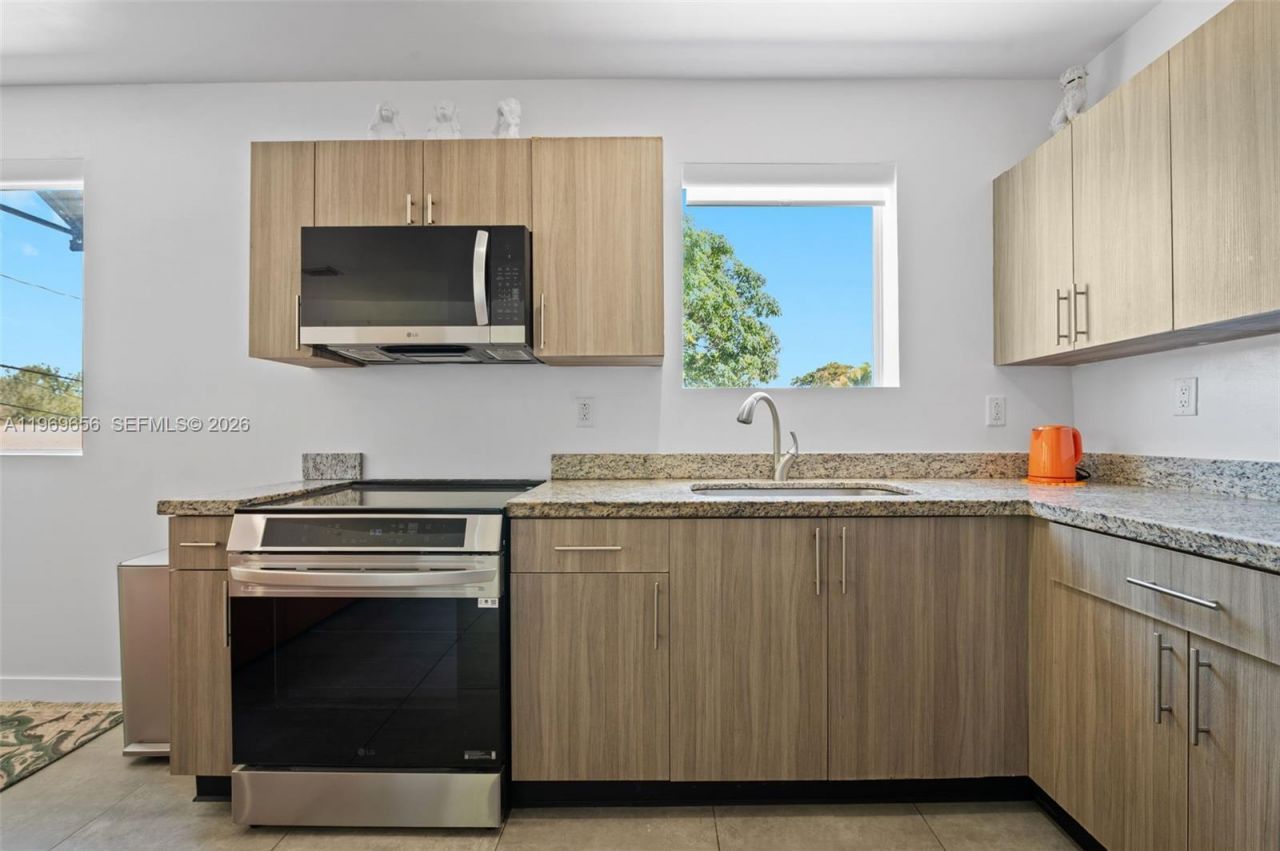 165 NW 39th St, Unit 8, Miami, FL 33127 Photo