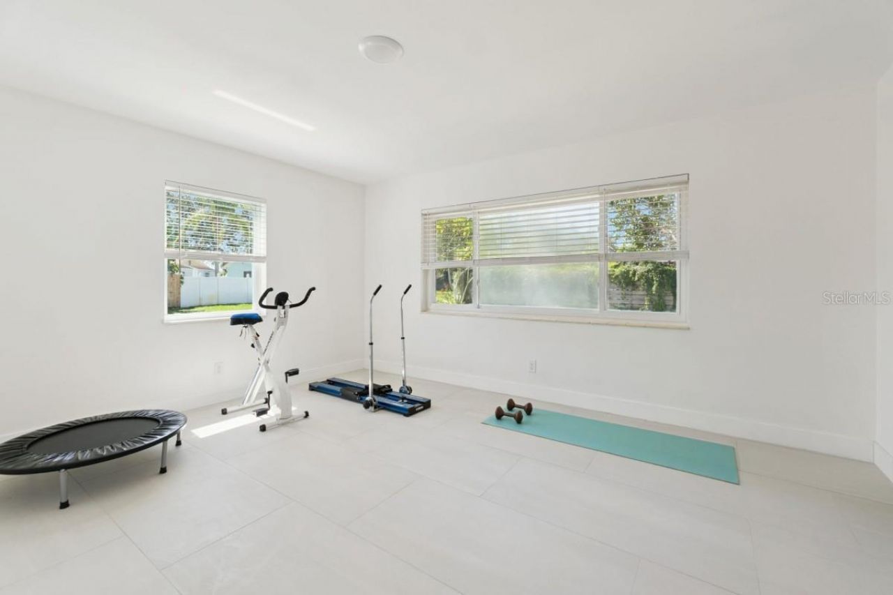 2335 Tropical Shores Drive Se, Saint Petersburg, FL 33705 Photo