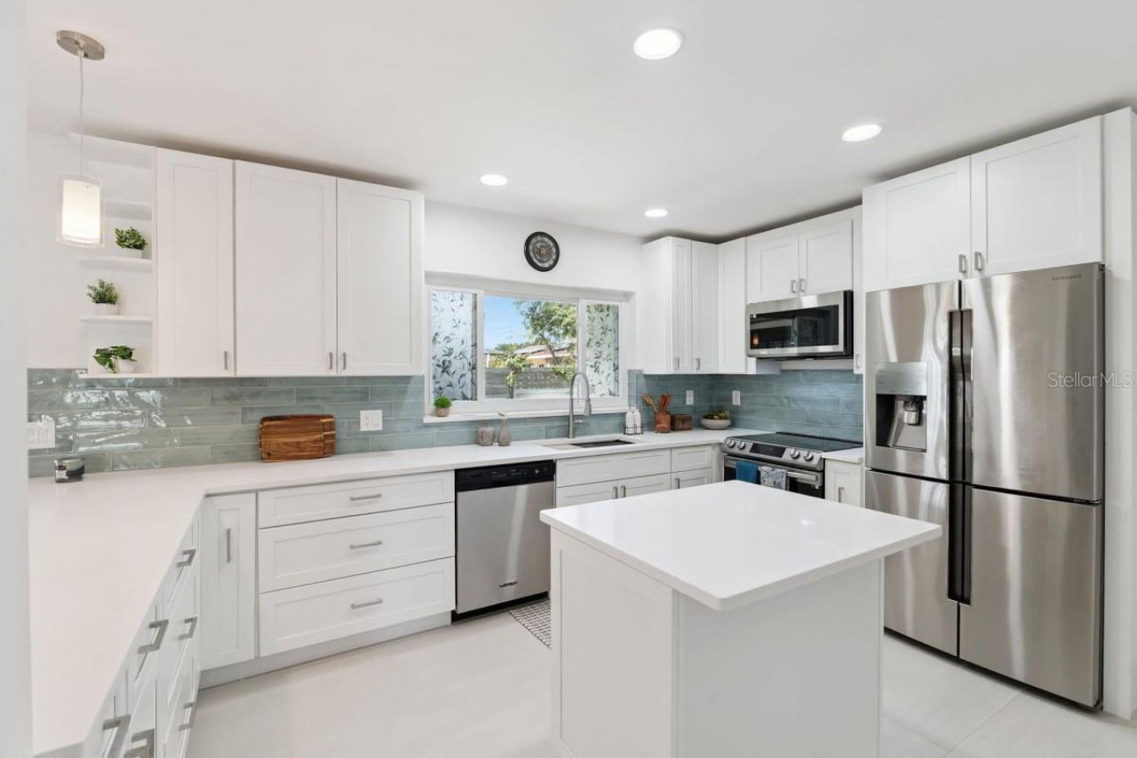 2335 Tropical Shores Drive Se, Saint Petersburg, FL 33705 Photo