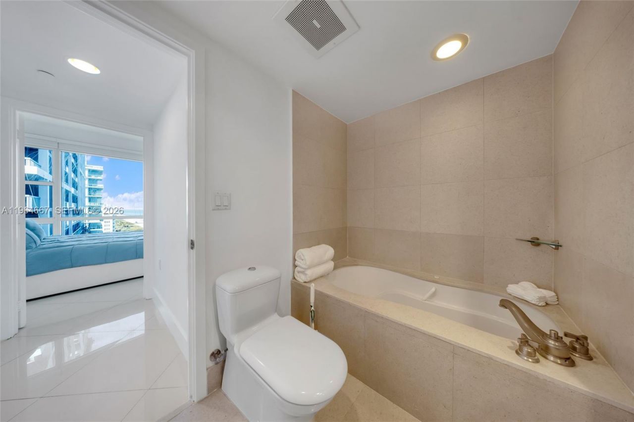 6801 Collins Ave, Unit PH11 / Dee, Miami Beach, FL 33141 Photo