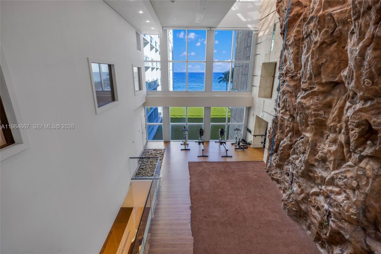 6801 Collins Ave, Unit PH11 / Dee, Miami Beach, FL 33141 Photo