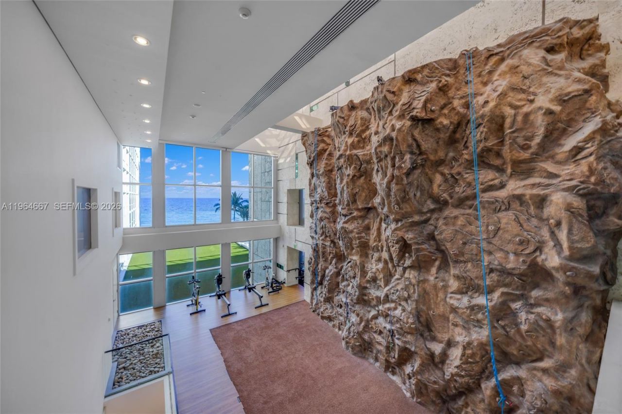 6801 Collins Ave, Unit PH11 / Dee, Miami Beach, FL 33141 Photo